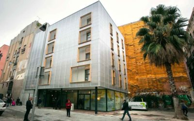 Así es el primer edificio público social construido con contenedores marítimos en Barcelona
